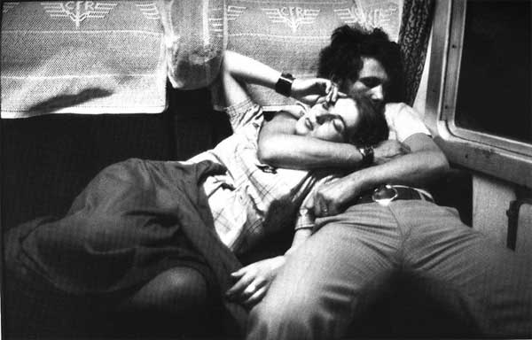 Henri Bresson tineri in tren