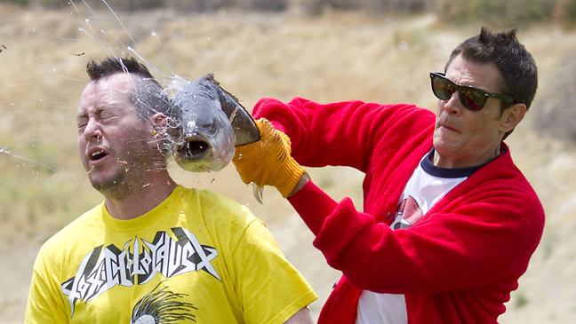jackass_3d_fish_smack_knoxville_101210_a_l
